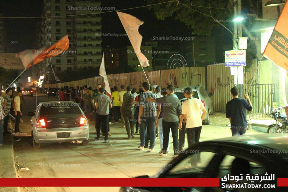 بالصور والفيديو ...مسيرة لشباب ضد الانقلاب بالزقازيق 4 601547_522205947847541_771714061_n