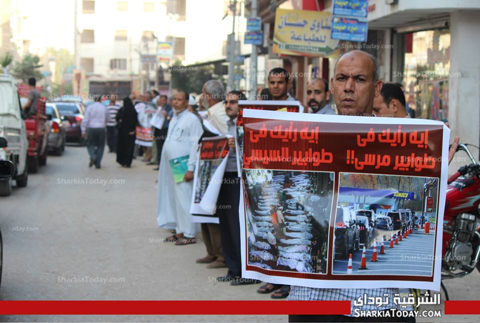 بالصور .. وقفة للعشرات من مؤيدي المعزول بالقومية 8 9