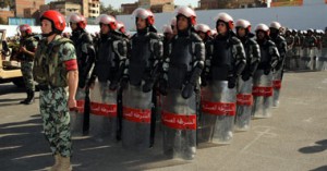 أمن الشرقية ينجح فى فتح طريق فاقوس - الصالحية 1 بالشرقية يطالب بتكثيف أمنى حول المدارس والمقار الشرطية