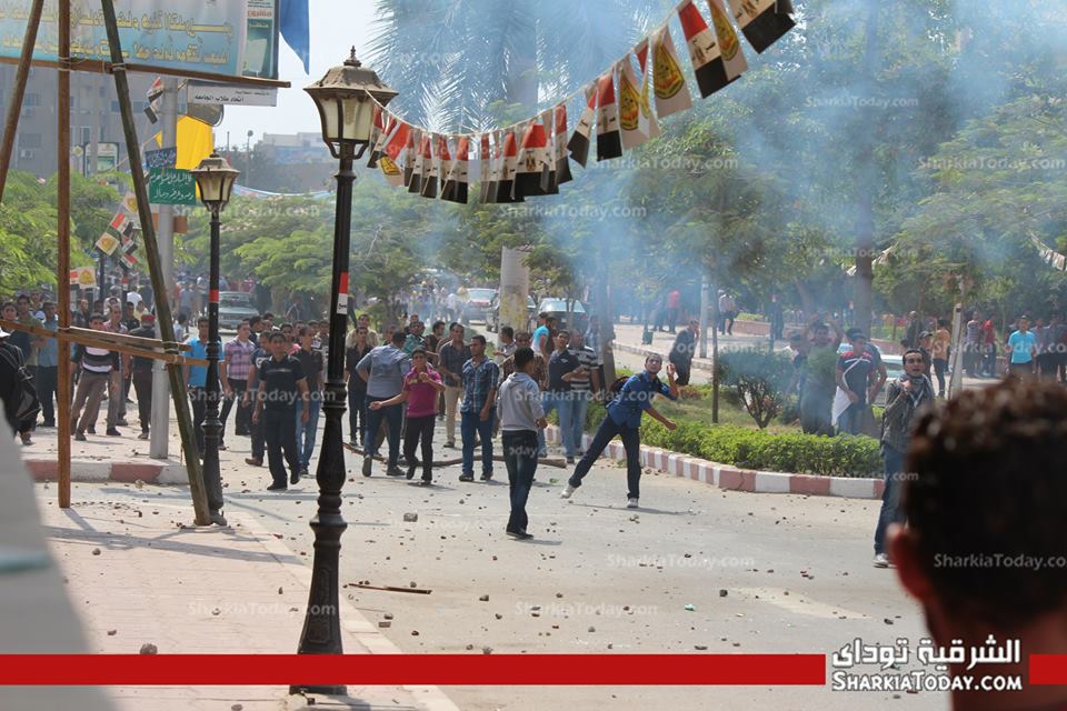 بالفيديو والصور : اشتباكات دامية بين طلاب ضد الانقلاب و" بلاك نايتس " بجامعة الزقازيق 4 جامعة