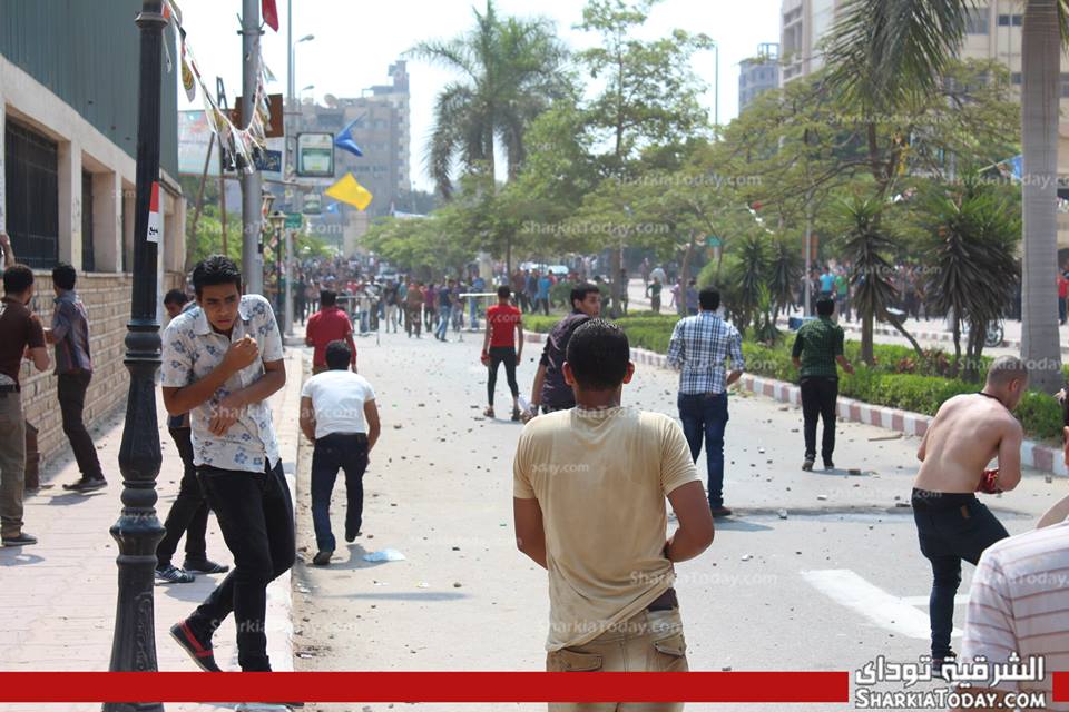 بالفيديو والصور : اشتباكات دامية بين طلاب ضد الانقلاب و" بلاك نايتس " بجامعة الزقازيق 2 زقازيق2