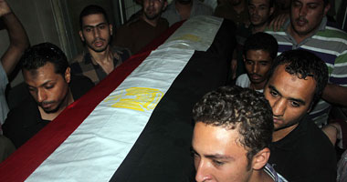 بالفيديو : الآلاف من أهالى الشرقية يشيعون جثمان شهيد حادث الصالحية 1 صورة أرشيفية