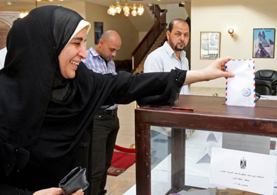 اليوم.. فتح باب تسجيل المصريين بالخارج للمشاركة في استفتاء الدستور 1 مشاركة المصريين بالخارج في استفتاء الدستو