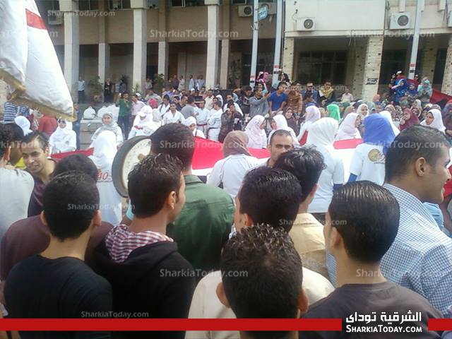 بالصور... جامعة الزقازيق تحتفل بالذكرى الأربعين لنصر أكتوبر 3 1374205_244497602369433_899230649_n