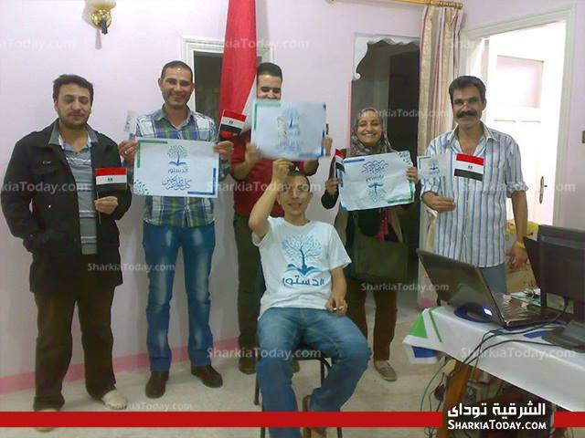 حزب الدستور بديرب نجم يوزع هدايا للأطفال بعيد الأضحى 1 1381486_246491358836724_1887341311_n