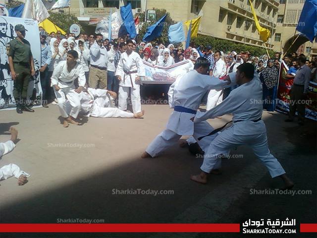بالصور... جامعة الزقازيق تحتفل بالذكرى الأربعين لنصر أكتوبر 2 1383403_244497599036100_318511393_n