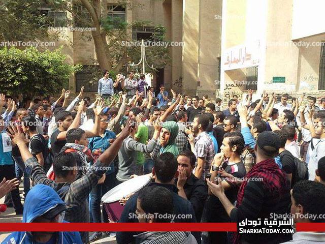 بالصور...مظاهرة لطلاب الأخوان بجامعة الزقازيق للمطالبة بعودة الرئيس المعزول 1 484755_714824488545291_1550153181_n
