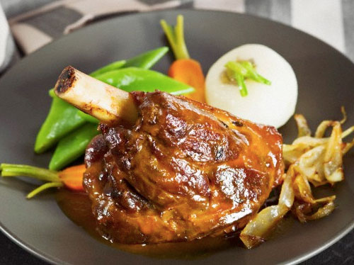 طريقة عمل موزة بالبسلة والجزر 1 lamb-with-spring-vegetables