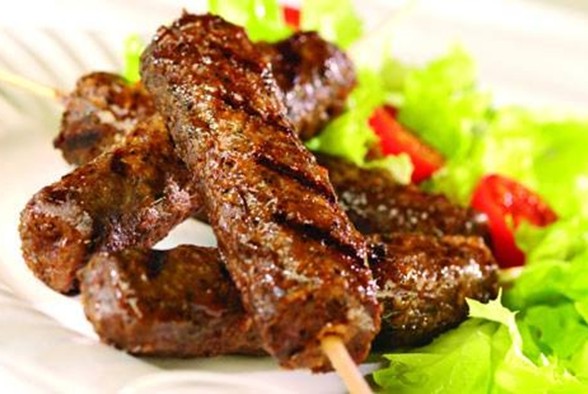 طريقة عمل الكفتة المشوية 1 أسياخ-الكفتة-المشوية-بالخلطة-السرية-588x394