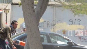 الالعاب الناريه تثير الرعب داخل جامعة الزقازيق فى ظل غياب الامن 1 طالب