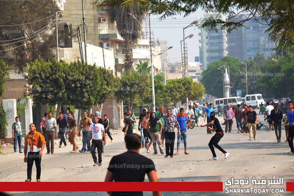 اشتباكات امام مسجد الفتح بالزقازيق بين متظاهرين ضد الانقلاب ومعارضيهم 1 مسجد