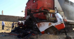 النقل: اقتحام أتوبيس رحلات وسيارة نقل للمزلقان وراء حادث قطار دهشور 1 اقتحام أتوبيس رحلات وسيارة نقل للمزلقان وراء حادث قطار دهشور