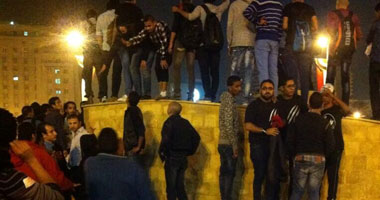 محاولة تكسير النصب التذكارى بميدان التحرير 1 النصب التكارى