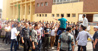 مظاهرة لطلاب الإخوان بجامعة الزقازيق للتنديد بقانون التظاهر