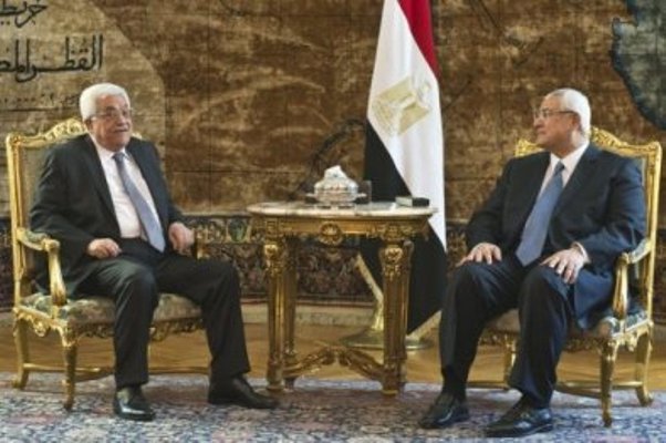 اليوم .. الرئيس يلتقي أبو مازن لبحث تطورات عملية السلام 1 منصور-وأبومازن