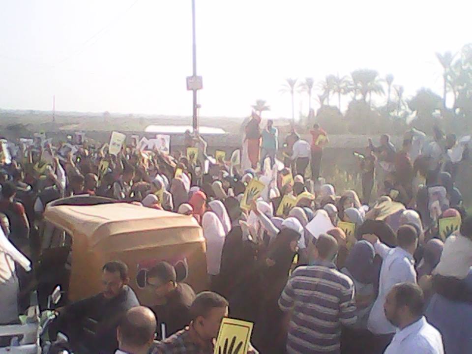 بالصور.. مسيره للآخوان بفاقوس اعتراضا" على محاكمة الرئيس المعزول 2 1395289_748631821818042_332132298_n