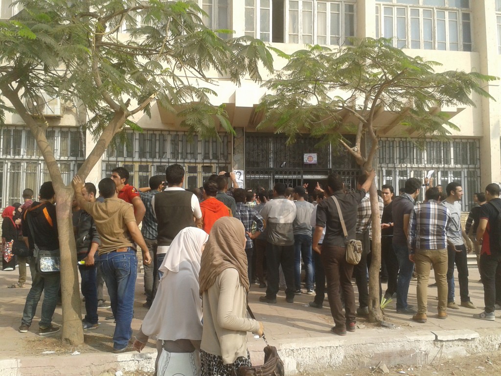 استمرار إضراب هندسة الزقازيق 1 2013-11-17 10.33.08