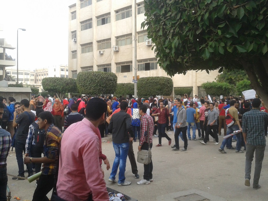استمرار إضراب هندسة الزقازيق 2 2013-11-17 10.35.44