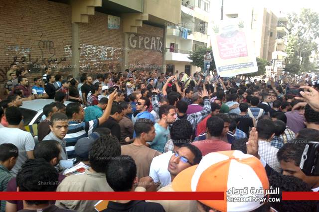 بالصور .. مسيره لطلاب الآخوان بجامعة الزقازيق اعتراضا علي محاكمة مرسي 4 4