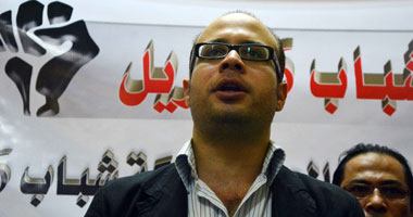 مجهولون يعتدون على أحمد ماهر أثناء دخوله محكمة عابدين لتسليم نفسه 1 S10201328153946