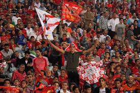 جماهير الأهلى والزمالك يهتفون ضد الداخلية أمام “نادي المقاولين” 1 images