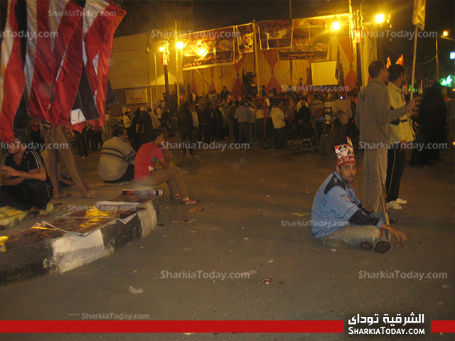 مؤيدو السيسي بالشرقية يحتفلون بيوم ميلاده امام قصر الثقافه 1 السيسي