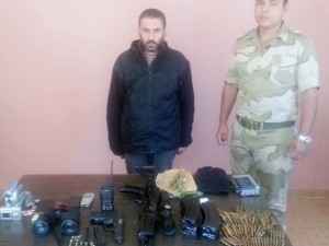 القبض على فلسطينى وبحوزته سلاح آلى وذخائر وأدوات للتجسس بسيناء 1 القبض