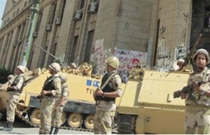 مدرعات-الجيش-تغلق-دار-القضاء-العالى