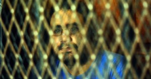 إحالة علاء عبد الفتاح و24 ناشطا للمحاكمة فى أحداث الشورى