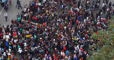اشتباكات بين قوات الأمن والمتظاهرين بالتحرير 1 طلاب الاخوان بميدان التحرير