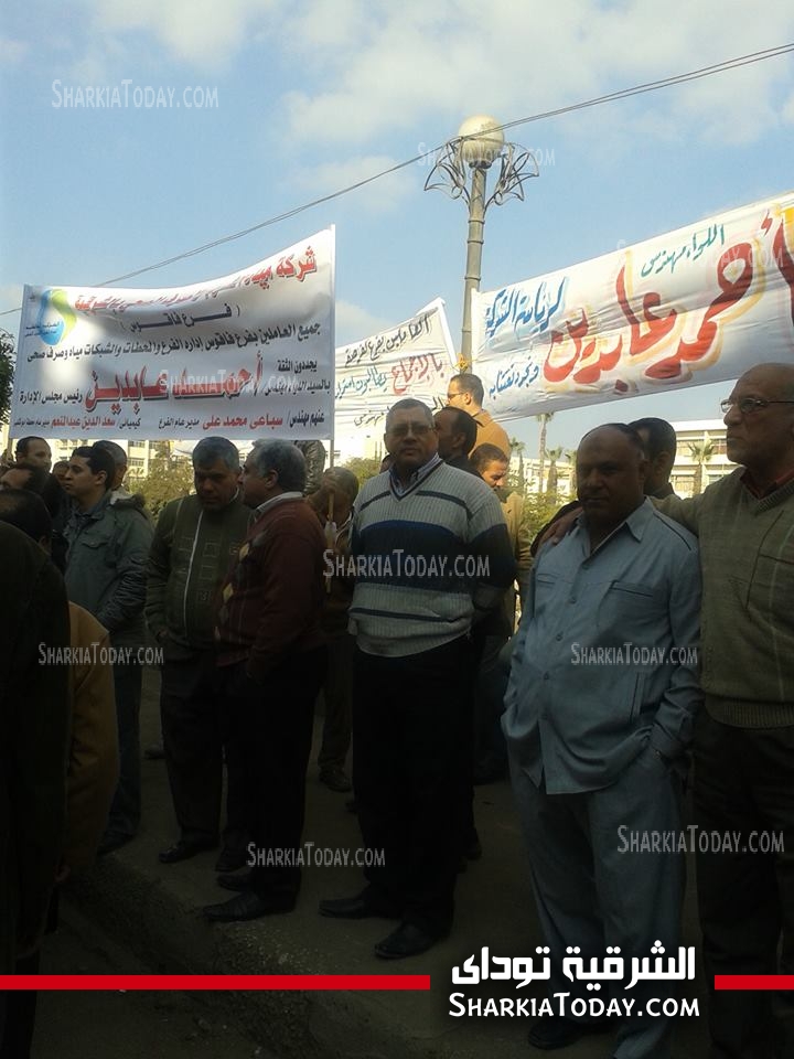 وقفة احتجاجية لعاملين شركة مياه الشرب والصرف الصحي بالشرقية 1 12 (1)