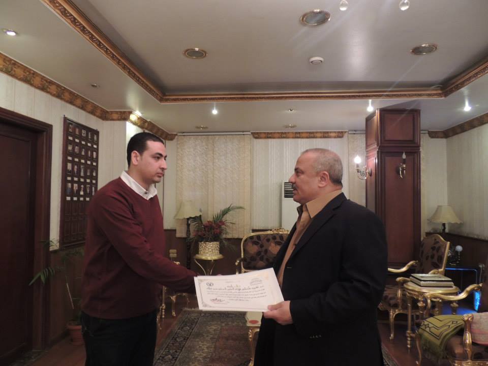 مدير أمن الشرقية يكرم نقيب بالبحث الجنائي لمجهوده 2 1454843_424929560967738_591644319_n