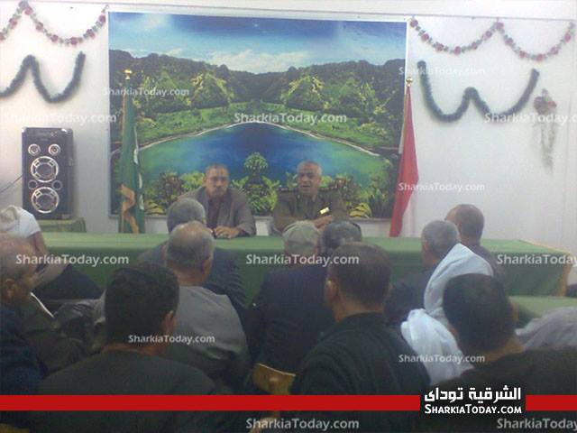 بالصور: رئيس مجلس مدينة "ديرب نجم" ومأمور المركز يجتمعان بعمد ومشايخ القرى 1 1473012_735326256495114_1525458823_n