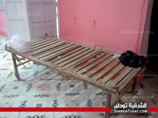 بالصور : كارثة بمستشفي أبو حماد " دورات المياه غير آدمية و قطط بغرف الكشف " 4 1476384_10153664507675372_1406810618_n