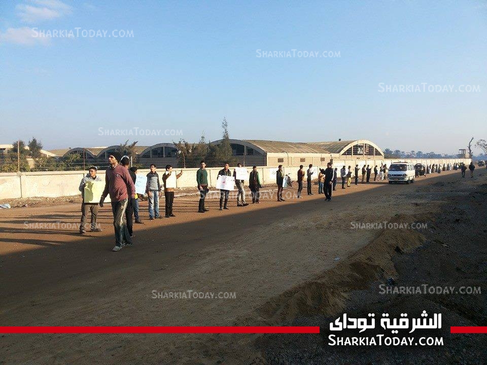 بالصور: مسيرة صامتة لمؤيدى المعزول بالقرين تدعو لمقاطعة الدستور 1 1525694_695571130467615_2028019366_n (2)