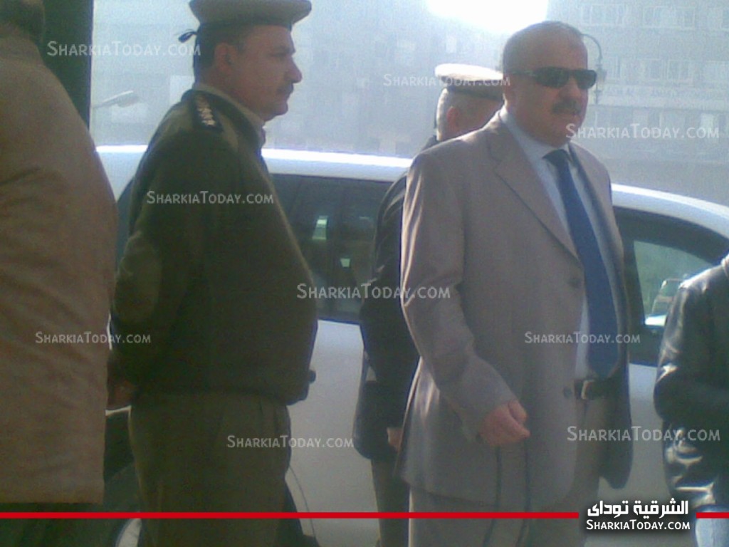 بالصور: مدير أمن الشرقية يتفقد الحالة المرورية أمام مبنى المحافظة 2 --------(---) (2) - Copy