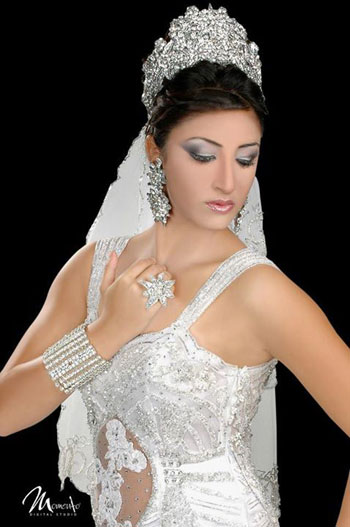 بالصور.. التاج المطعم باللولى والكريستال الأنسب لعروس 2014 3 2