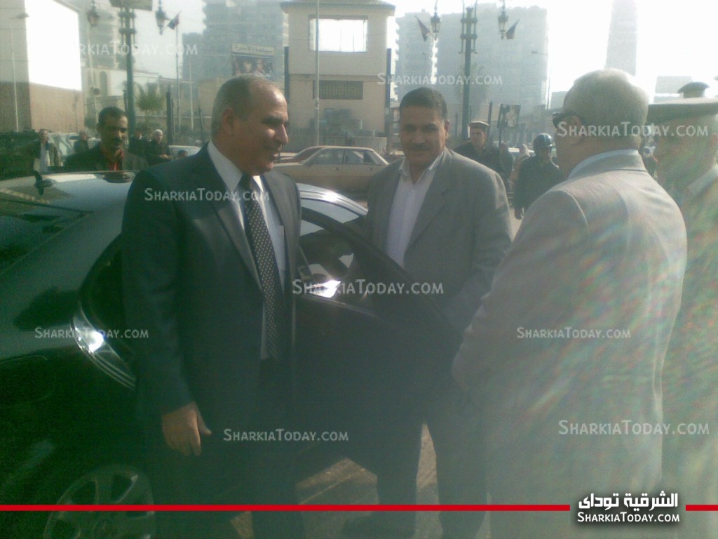 بالصور: مدير أمن الشرقية يتفقد الحالة المرورية أمام مبنى المحافظة 3 --------(---) (4)
