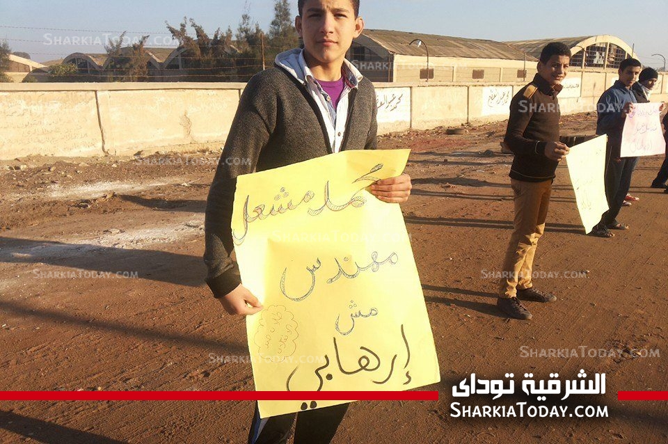 بالصور: مسيرة صامتة لمؤيدى المعزول بالقرين تدعو لمقاطعة الدستور 2 947304_695571097134285_726106360_n (1)