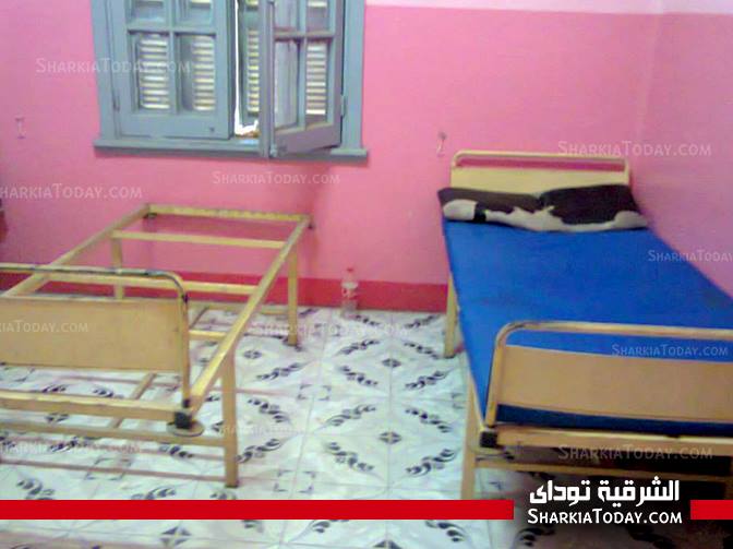 بالصور : كارثة بمستشفي أبو حماد " دورات المياه غير آدمية و قطط بغرف الكشف " 3 995292_10153664507690372_832266863_n