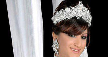 بالصور.. التاج المطعم باللولى والكريستال الأنسب لعروس 2014 1 s1220131632131