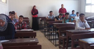 أولياء أمور بالشرقية يتهمون مدرساً بإجبار الطلاب على رفع إشارة رابعة 1 أولياء أمور بالشرقية يتهمون مدرساً بإجبار الطلاب على رفع إشارة رابعة
