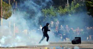 الأمن يطلق الغاز على طلاب الإخوان بالأزهر