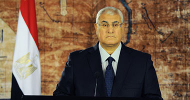الرئيس الفلسطينى يهنئ عدلى منصور هاتفيًا بالنجاح الكبير للاستفتاء