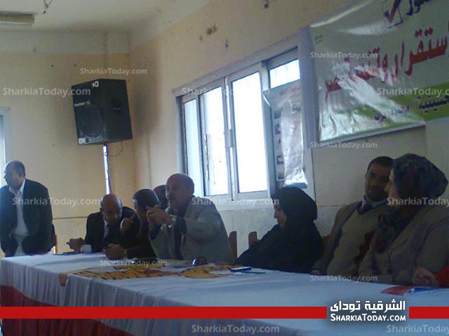 بالصور : مؤتمر حول الدستور بالحسينية بحضور الإعلامية حياة عبدون 2 1495511_753339101360496_948436717_n