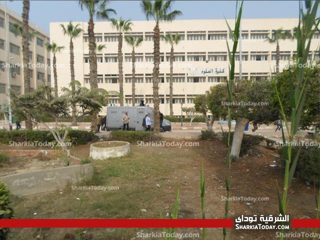 بالصور : اشتباكات عنيفة بين طلاب الإخوان ومعارضيهم داخل جامعة الزقازيق 4 1497614_753408091353597_1299718620_n