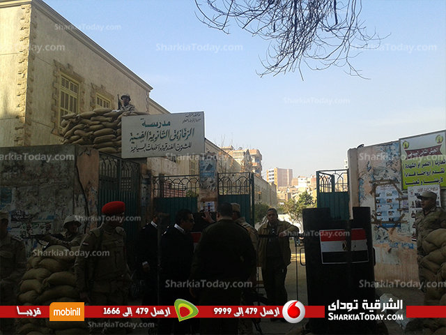 بالصور : بدء توافد الناخبين علي لجان مدارس الزقازيق باليوم الثاني للاستفتاء 1 2