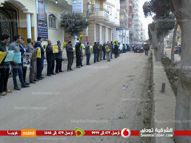 بالصور : سلاسل بشرية للإخوان بفاقوس 2 2