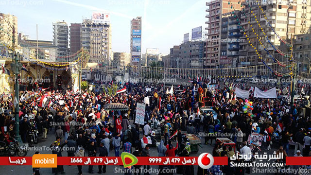 بالصور : تزايد اعداد المشاركين فى احتفالات الذكري الثالثة بثورة 25 يناير امام ديوان عام المحافظة 3 2