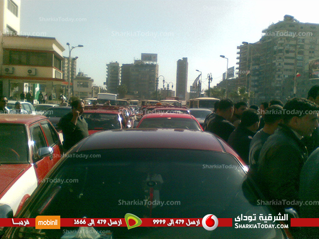 بالصور ..إعتصام سائقي التاكسي أمام مبنى المحافظة بالزقازيق 3 3